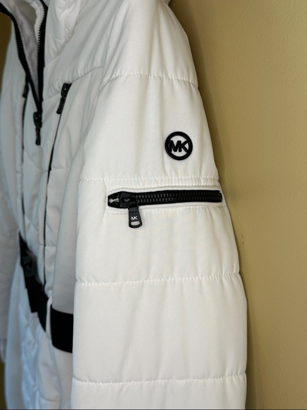Michael Kors White Quilted Belted Puffer Jacket with Black Trim Size P/S - Picture 4 of 12